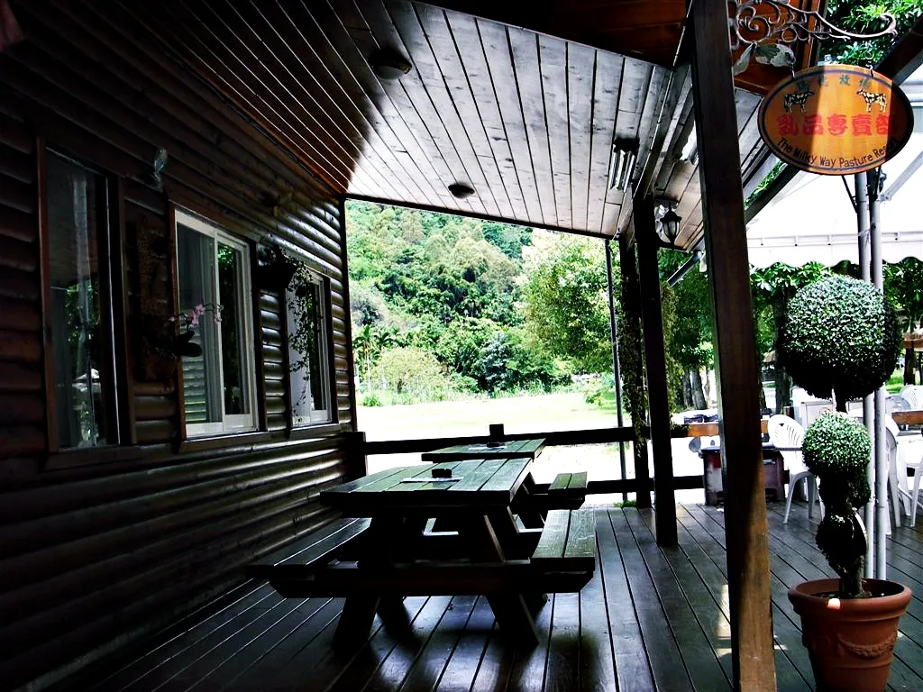清晨安靜的瑞穗牧場小吃部