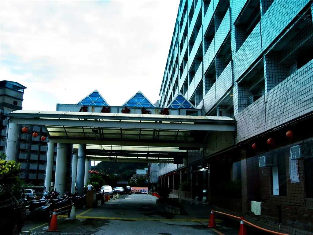 知本溫泉飯店大門口