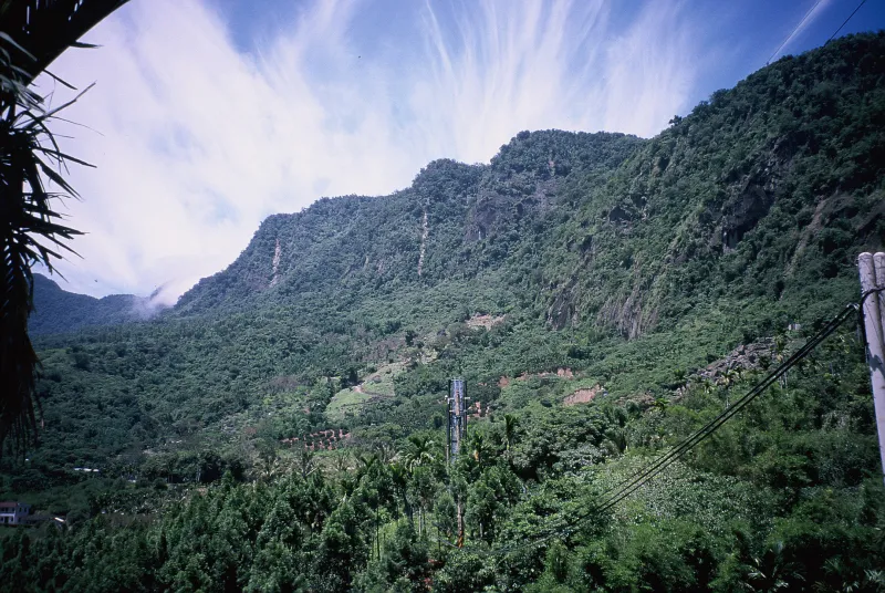 省23號公路的山間景色